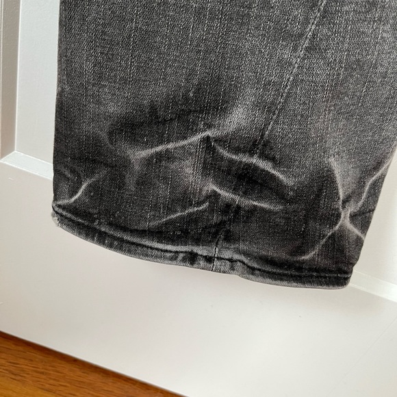 TRUE RELIGION JEANS - Joey Cut. Black Denim. Distressed Look. Size 29 - Picture 6 of 10